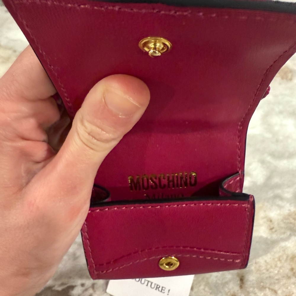 Gorgeous and adorable NWT raspberry colored Moschino pouch - Picture 3 of 6